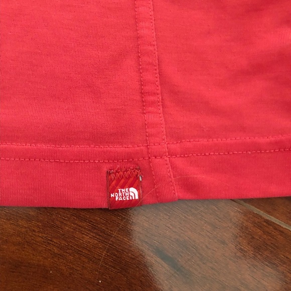 The North Face Women’s Workout Coral Tee Size Small - Picture 7 of 7